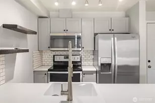 1818 18th Ave, Seattle, WA 98122 - Photo 2