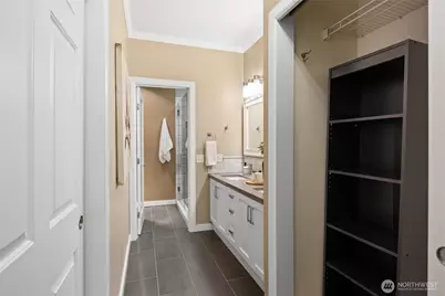 18505 SE Newport Way #D118, Issaquah, WA 98027 - Photo 16