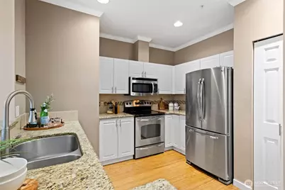 18505 SE Newport Way #D118, Issaquah, WA 98027 - Photo 6