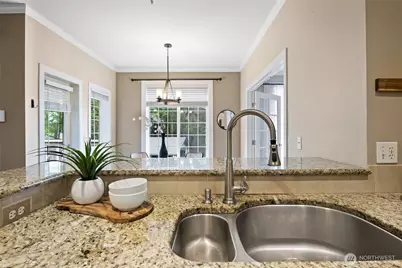 18505 SE Newport Way #D118, Issaquah, WA 98027 - Photo 8