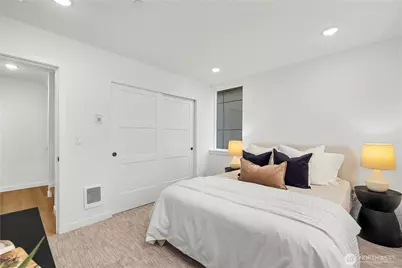6546 B Latona Avenue NE, Seattle, WA 98115 - Photo 16