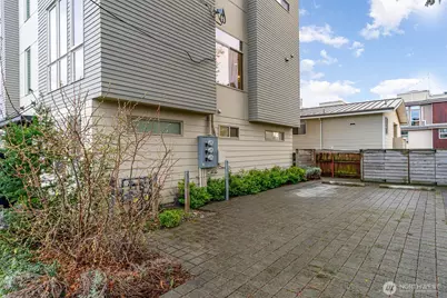 2607 NW 64th Street, Seattle, WA 98107 - Photo 2