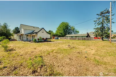 512 Davidson Avenue, Woodland, WA 98674 - Photo 6