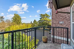 7814 Greenwood Ave N, Seattle, WA 98103 - Photo 4