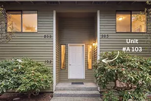 75 NW Columbia Dr, Oak Harbor, WA 98277 - Photo 1