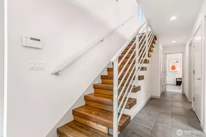 8840 Interlake Avenue N, Seattle, WA 98103 - Photo 6