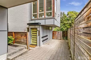 8840 Interlake Ave N, Seattle, WA 98103 - Photo 2