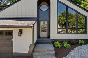 2425 NW Oakcrest Dr, Issaquah, WA 98027 - Photo 2