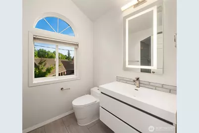 2112 N 64th Street, Seattle, WA 98103 - Photo 24