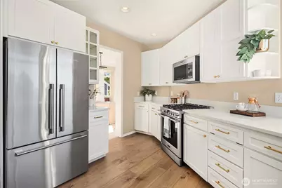 2112 N 64th Street, Seattle, WA 98103 - Photo 16