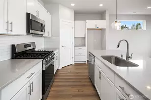 586 SW 97th St, Seattle, WA 98106 - Photo 14