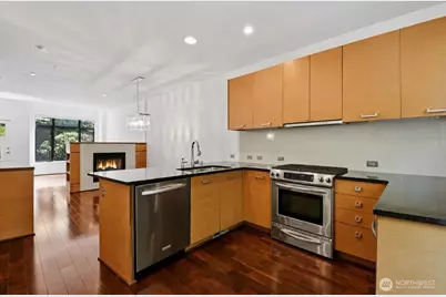 10575 NE 12th Place #104, Bellevue, WA 98004 - Photo 6