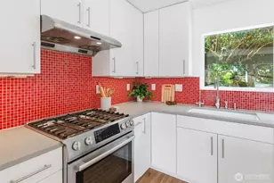 10215 Waters Ave S, Seattle, WA 98178 - Photo 18