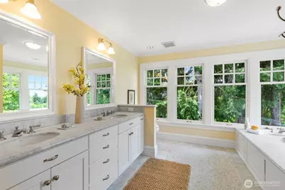 233 36th Avenue E, Seattle, WA 98112 - Photo 20