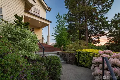 233 36th Avenue E, Seattle, WA 98112 - Photo 2