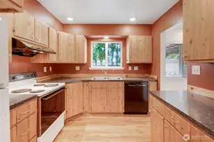 2002 Cascade Pl W, University Place, WA 98466 - Photo 12