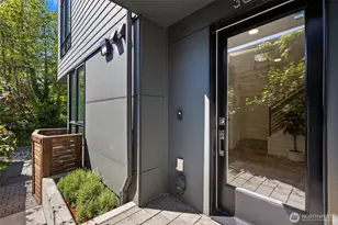 3011 30th Ave W, Seattle, WA 98199 - Photo 2
