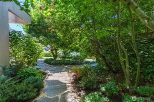 9829 NE 1st St, Bellevue, WA 98004 - Photo 36