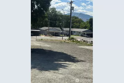 1007 N Baker Ave, East Wenatchee, WA 98802 - Photo 4