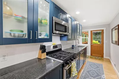 5250 45th Avenue SW, Seattle, WA 98136 - Photo 8
