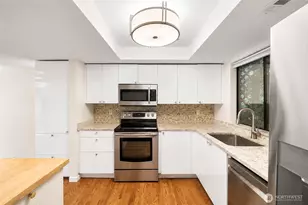 10840 NE 35th Pl, Bellevue, WA 98004 - Photo 4