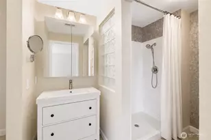 10840 NE 35th Pl, Bellevue, WA 98004 - Photo 14