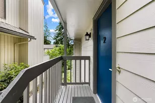 10840 NE 35th Pl, Bellevue, WA 98004 - Photo 2