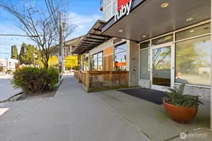 2960 Eastlake Ave E, Seattle, WA 98102 - Photo 2