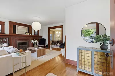 924 N 75th Street, Seattle, WA 98103 - Photo 4