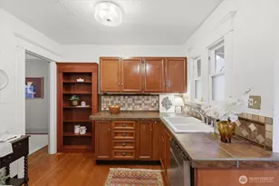 924 N 75th St, Seattle, WA 98103 - Photo 16