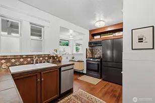 924 N 75th St, Seattle, WA 98103 - Photo 12