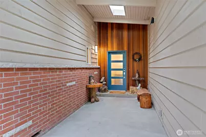 18483 47th Place NE, Lake Forest Park, WA 98155 - Photo 2