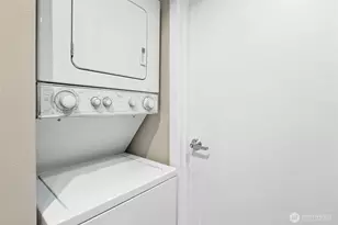 425 Vine St, Seattle, WA 98121 - Photo 18