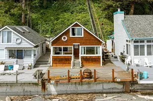8339 Franklin Rd, Clinton, WA 98236 - Photo 2