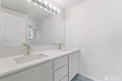 11732 Greenwood Avenue N, Seattle, WA 98133 - Photo 20