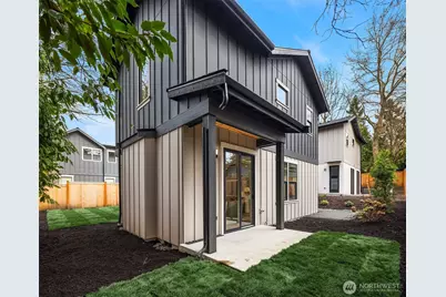 817 18th Avenue W, Kirkland, WA 98033 - Photo 1