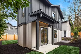 817 18th Ave W, Kirkland, WA 98033 - Photo 1