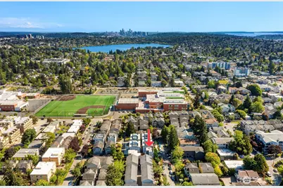 9230 Interlake Avenue N, Seattle, WA 98103 - Photo 32