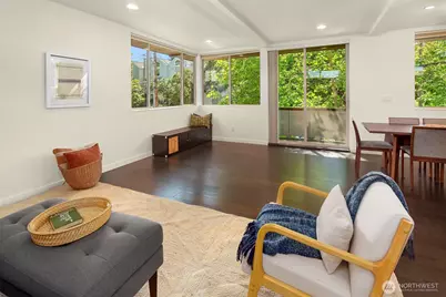 9230 Interlake Avenue N, Seattle, WA 98103 - Photo 12
