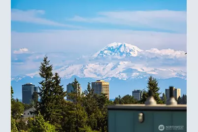 9230 Interlake Avenue N, Seattle, WA 98103 - Photo 30