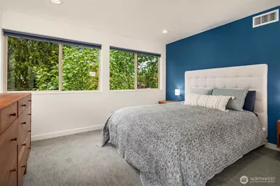 9230 Interlake Avenue N, Seattle, WA 98103 - Photo 22