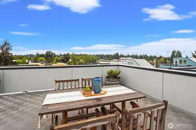 9230 Interlake Avenue N, Seattle, WA 98103 - Photo 24