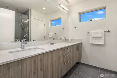 9230 Interlake Avenue N, Seattle, WA 98103 - Photo 22