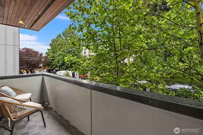9230 Interlake Avenue N, Seattle, WA 98103 - Photo 14