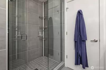 9230 Interlake Avenue N, Seattle, WA 98103 - Photo 26
