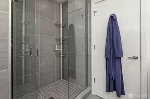 9230 Interlake Ave N, Seattle, WA 98103 - Photo 26