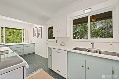 10801 12th Avenue NE, Seattle, WA 98125 - Photo 14