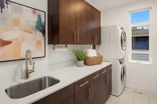 8221 21st Ave NE, Seattle, WA 98115 - Photo 32