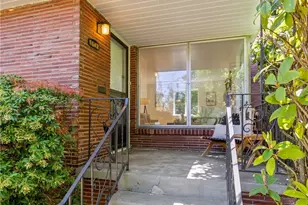 6542 43rd Ave NE, Seattle, WA 98115 - Photo 2