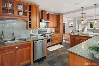 159 Blaine Street, Seattle, WA 98109 - Photo 14